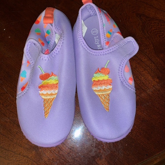 Brand New Girls Water Shoes - Picture 2 of 4